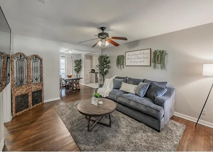 Holiday home King Bed-pet Friendly- Sleeps 7- Close To Everything-tcu-magnolia-cultural District-hospitals-at&t Stadium Fort Worth