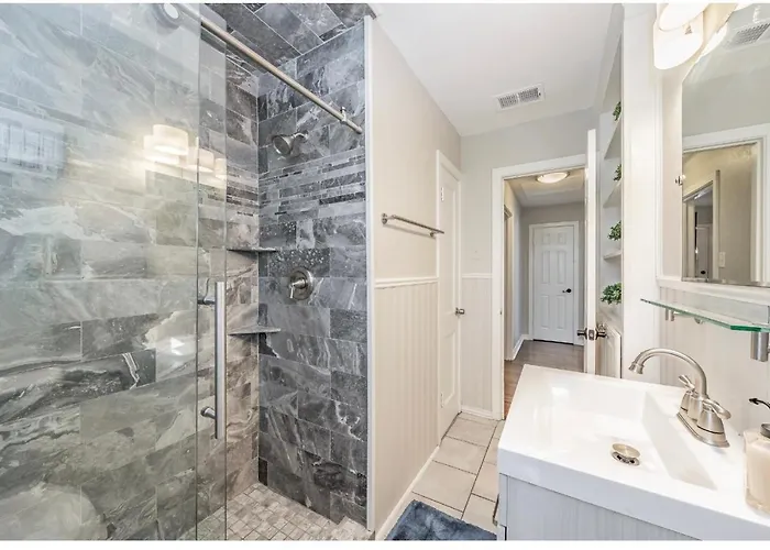 King Bed-pet Friendly- Sleeps 7- Close To Everything-tcu-magnolia-cultural District-hospitals-at&t Stadium Holiday home *
