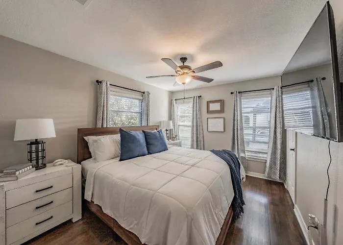 Holiday home King Bed-pet Friendly- Sleeps 7- Close To Everything-tcu-magnolia-cultural District-hospitals-at&t Stadium Fort Worth