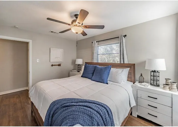 King Bed-pet Friendly- Sleeps 7- Close To Everything-tcu-magnolia-cultural District-hospitals-at&t Stadium Holiday home *